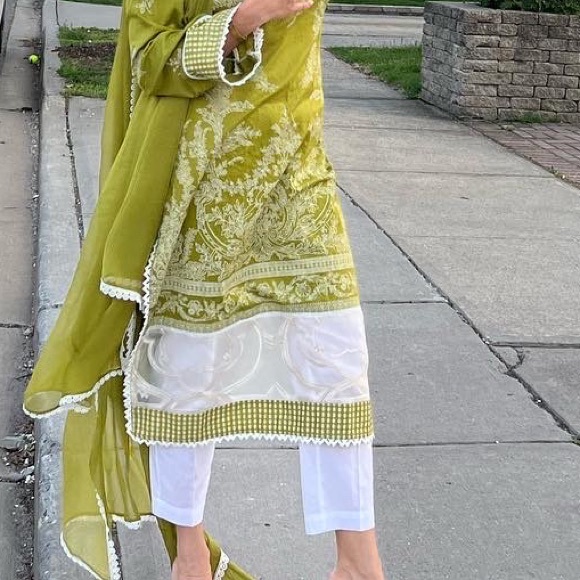 New Lawn Suit Size Small-Med - Picture 4 of 8